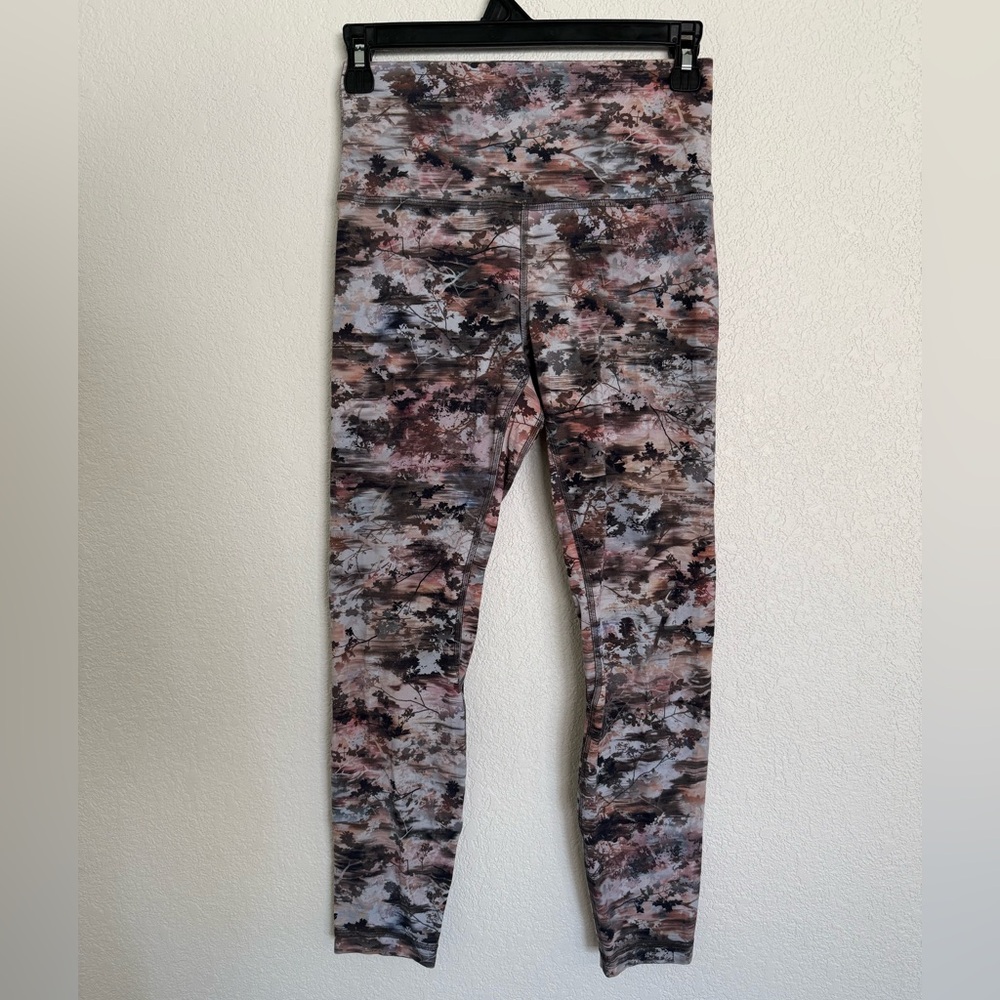 Lululemon Align High-Rise Pant 25"
Future Utopia Multi